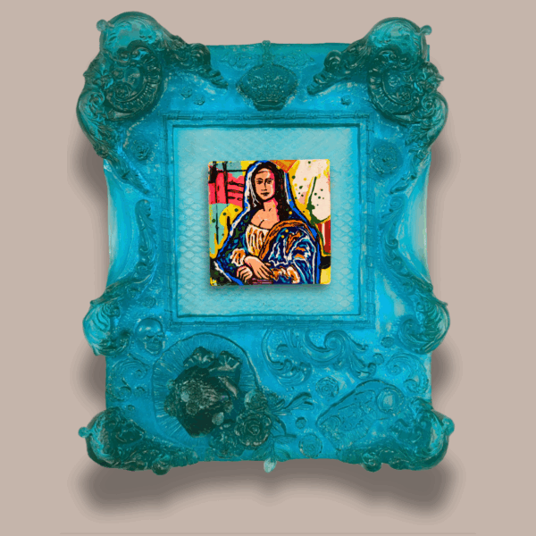 MONA QUEEN ESMERALDA